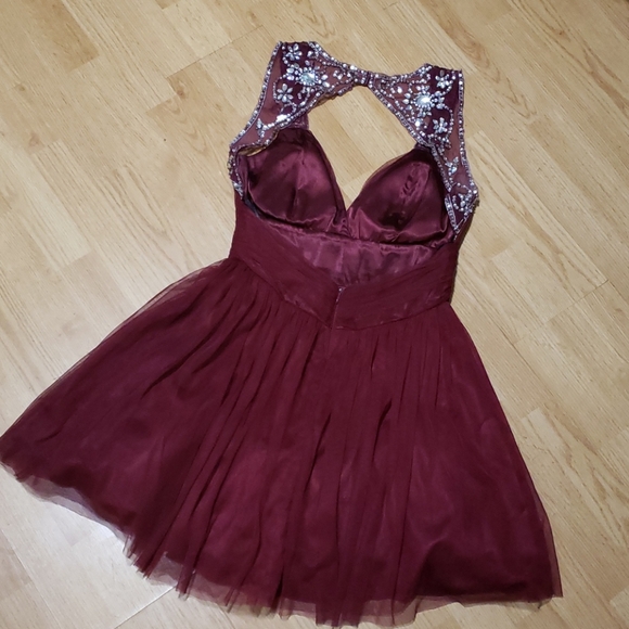 Fun burgandy Dress - Picture 5 of 5
